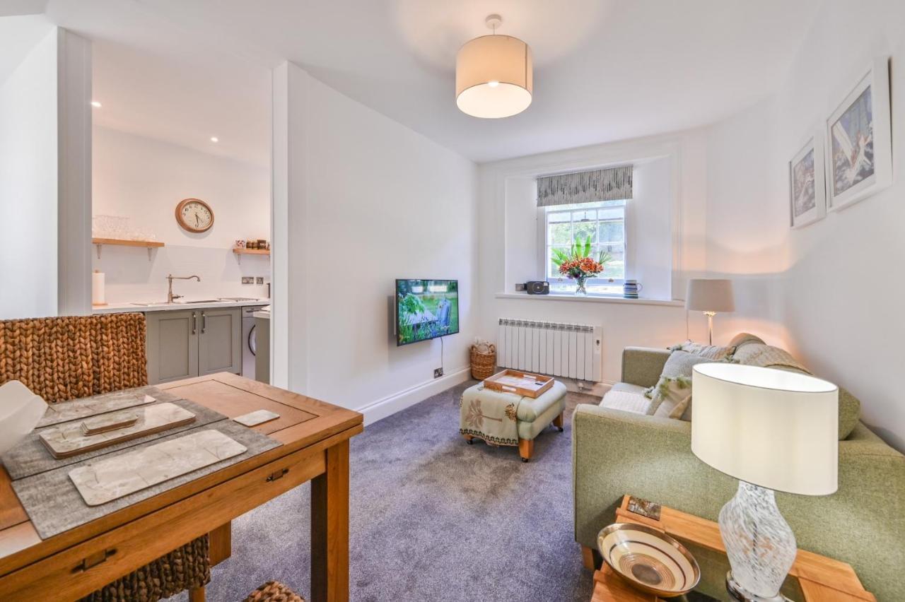 Tramontane Apartment At Hesketh Crescent Торки Екстериор снимка